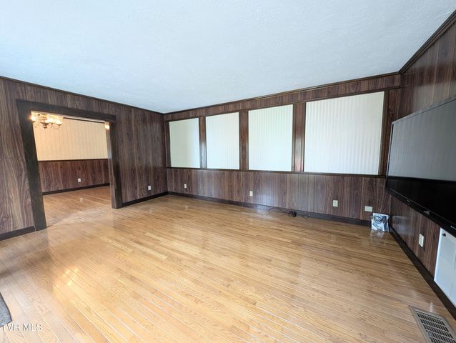 218 Northeast 7th Street, Norton, VA 24273