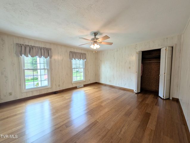 218 Northeast 7th Street, Norton, VA 24273