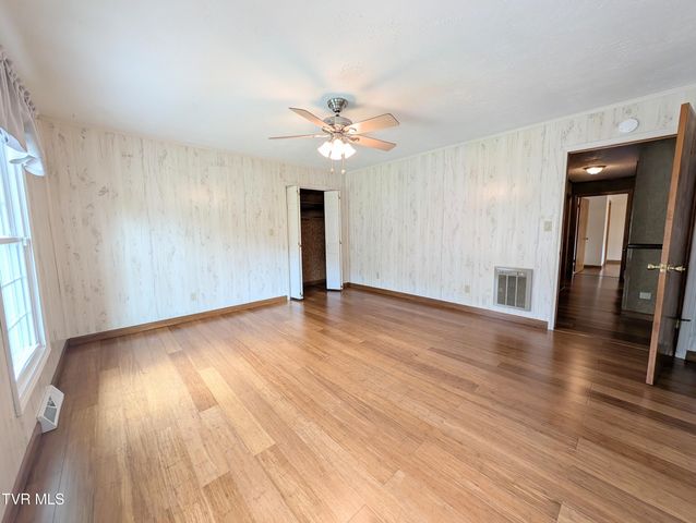 218 Northeast 7th Street, Norton, VA 24273