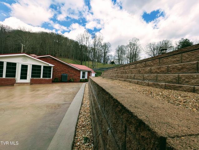 218 Northeast 7th Street, Norton, VA 24273