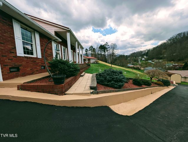 218 Northeast 7th Street, Norton, VA 24273
