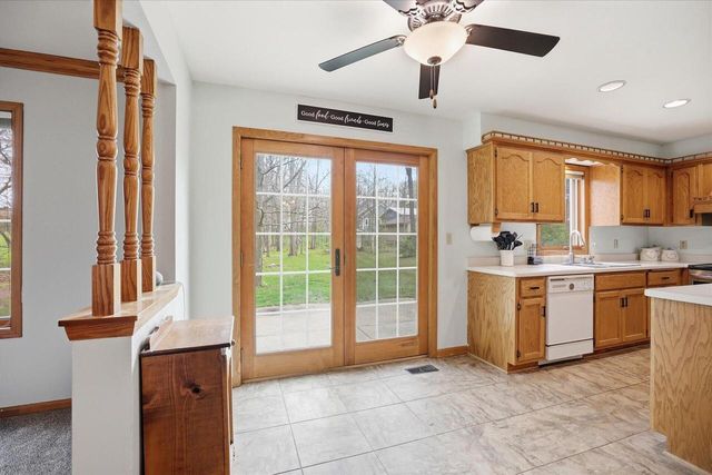 8715 Halverson ROAD, Waterford, WI 53185