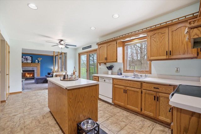 8715 Halverson ROAD, Waterford, WI 53185