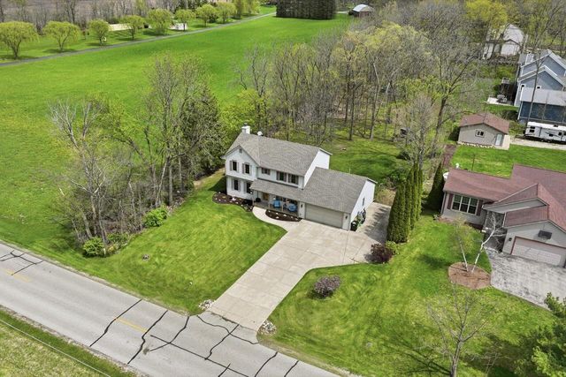 8715 Halverson ROAD, Waterford, WI 53185