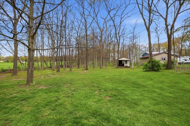 8715 Halverson ROAD, Waterford, WI 53185