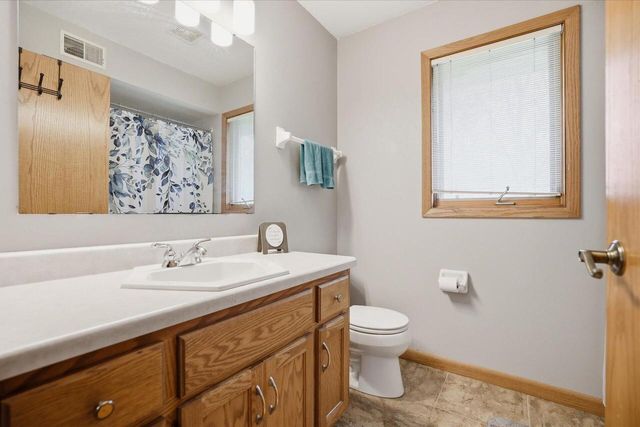 8715 Halverson ROAD, Waterford, WI 53185