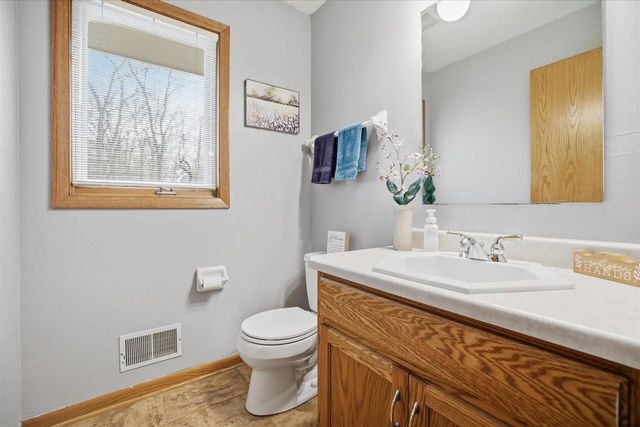 8715 Halverson ROAD, Waterford, WI 53185