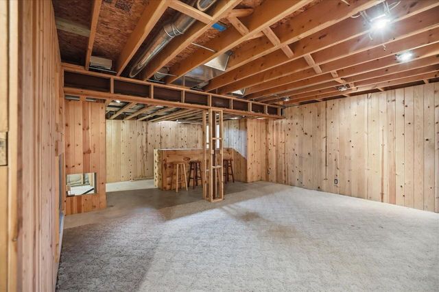 8715 Halverson ROAD, Waterford, WI 53185