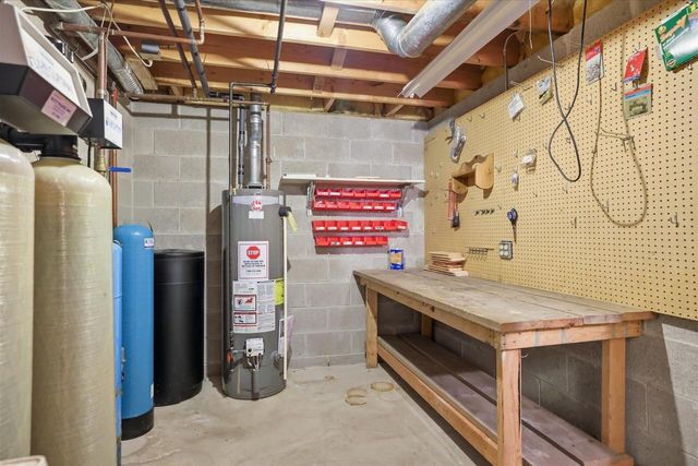 8715 Halverson ROAD, Waterford, WI 53185