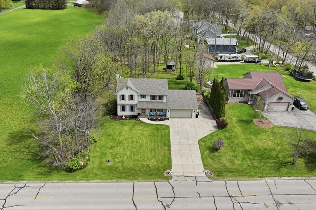 8715 Halverson ROAD, Waterford, WI 53185