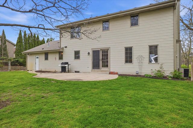 8715 Halverson ROAD, Waterford, WI 53185