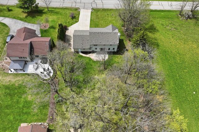 8715 Halverson ROAD, Waterford, WI 53185