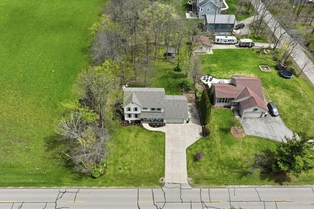 8715 Halverson ROAD, Waterford, WI 53185
