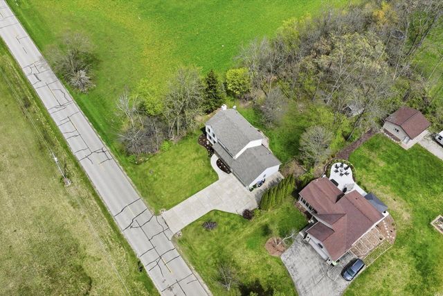 8715 Halverson ROAD, Waterford, WI 53185