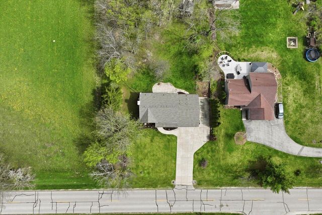 8715 Halverson ROAD, Waterford, WI 53185