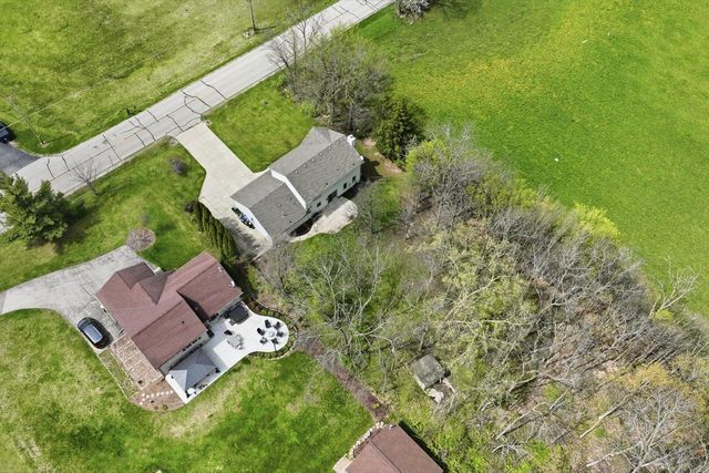 8715 Halverson ROAD, Waterford, WI 53185