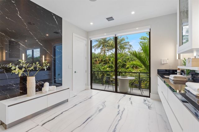 907 Witherspoon Ln, Delray Beach, FL 33483