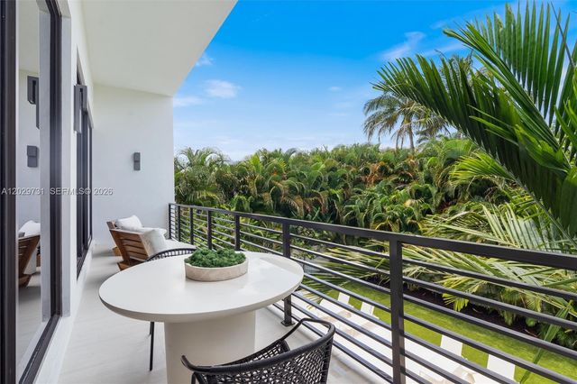 907 Witherspoon Ln, Delray Beach, FL 33483