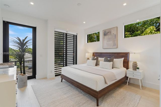 907 Witherspoon Ln, Delray Beach, FL 33483