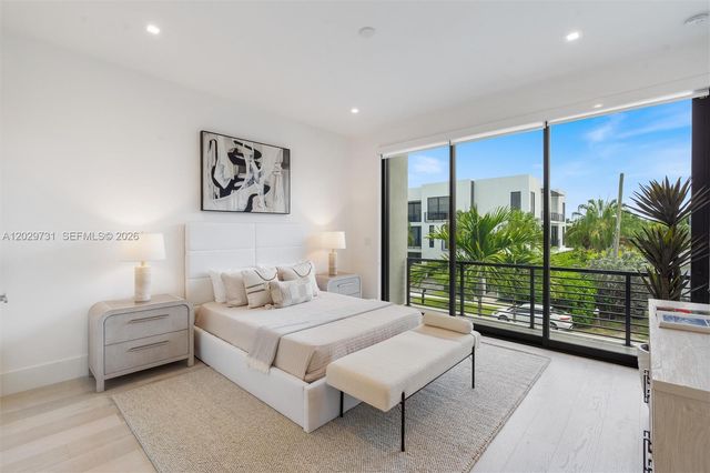 907 Witherspoon Ln, Delray Beach, FL 33483