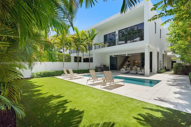 907 Witherspoon Ln, Delray Beach, FL 33483