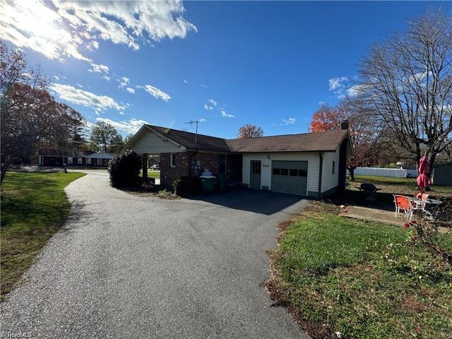 215 Freeman Street, Dobson, NC 27017