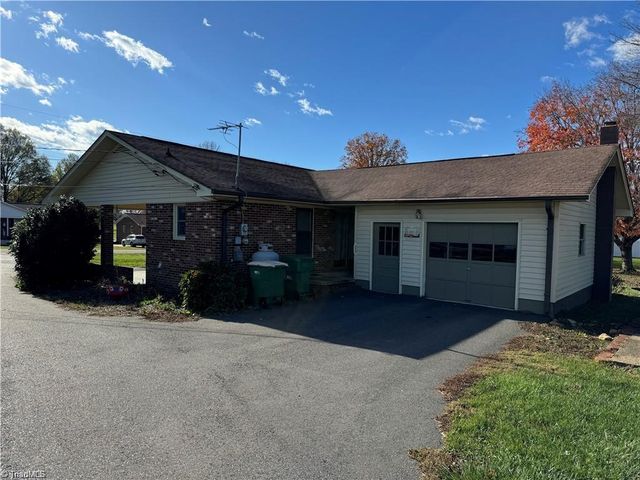 215 Freeman Street, Dobson, NC 27017