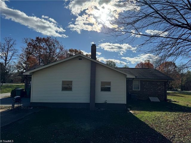 215 Freeman Street, Dobson, NC 27017