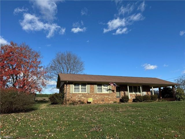 215 Freeman Street, Dobson, NC 27017