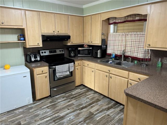 215 Freeman Street, Dobson, NC 27017