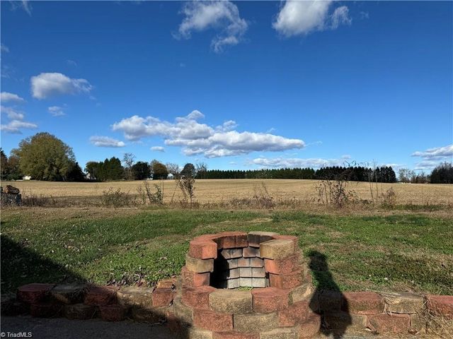 215 Freeman Street, Dobson, NC 27017