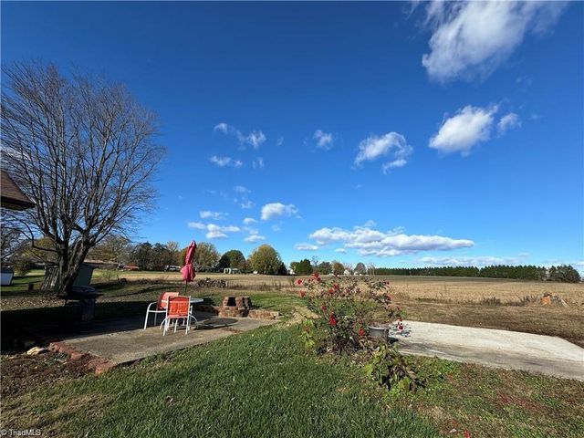 215 Freeman Street, Dobson, NC 27017