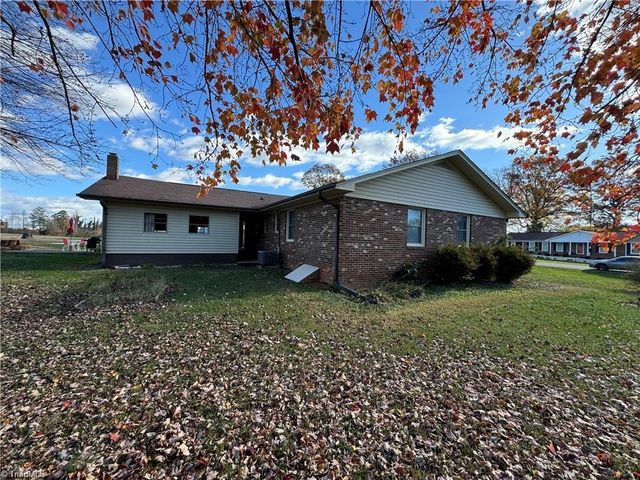 215 Freeman Street, Dobson, NC 27017