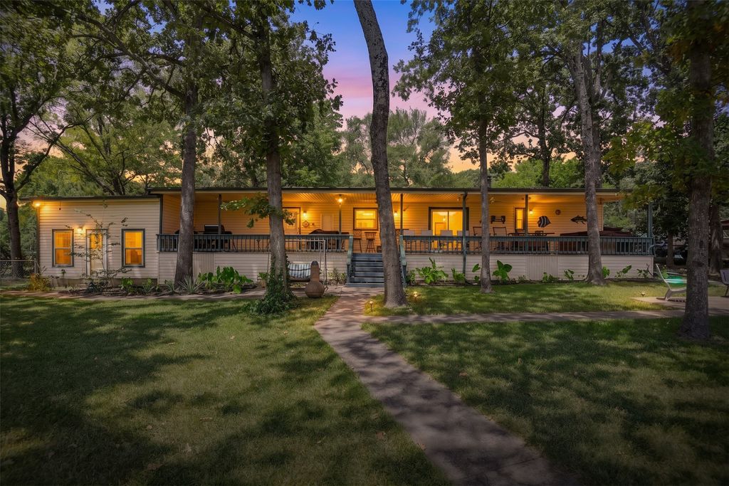 182 Indian Gap Road, Mabank, TX 75156