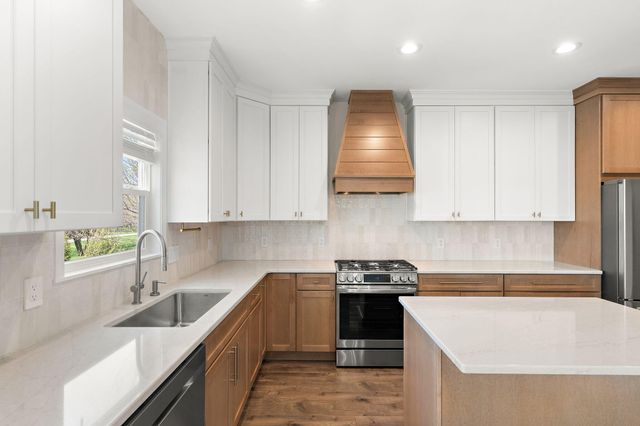 2209 Wicklow Drive, Valparaiso, IN 46385