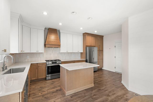 2209 Wicklow Drive, Valparaiso, IN 46385