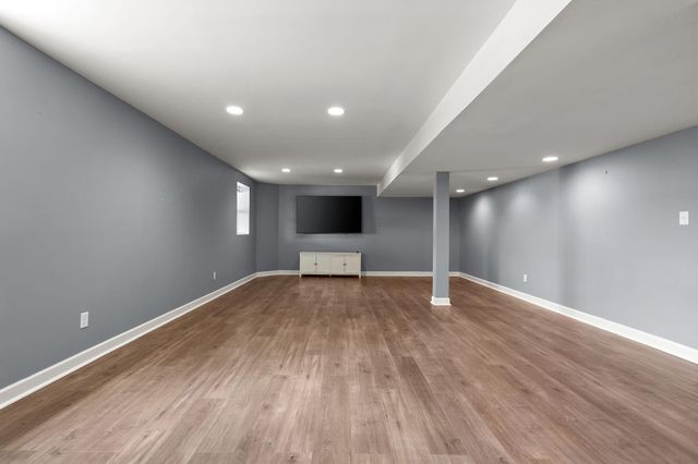 2209 Wicklow Drive, Valparaiso, IN 46385
