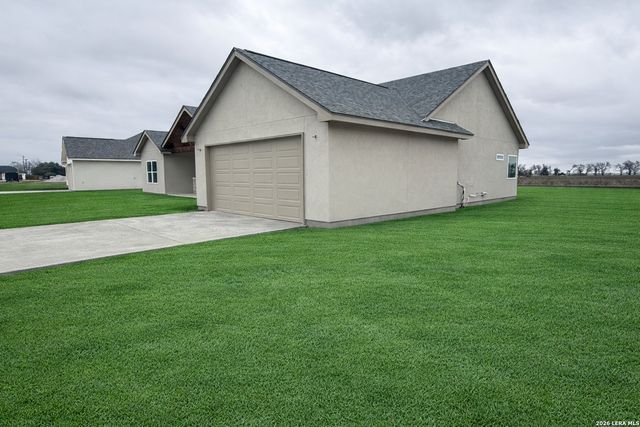 617 34th Street, Hondo, TX 78861