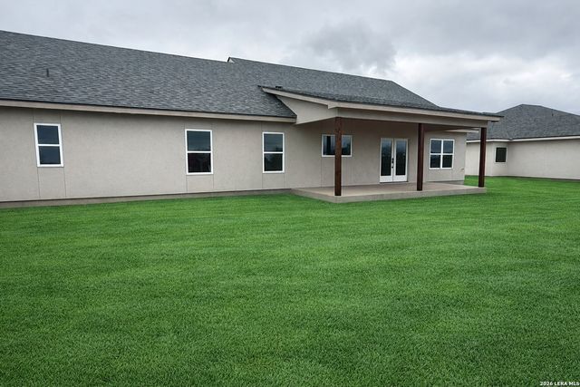 617 34th Street, Hondo, TX 78861