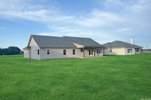 617 34th Street, Hondo, TX 78861