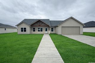 617 34th Street, Hondo, TX 78861