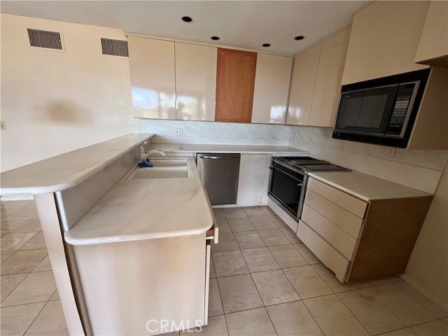 7234 Marina Pacifica, Long Beach, CA 90803