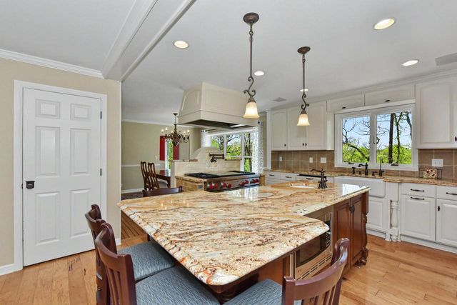 S43W34465 Forest COURT, Dousman, WI 53118