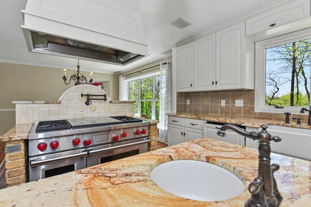 S43W34465 Forest COURT, Dousman, WI 53118
