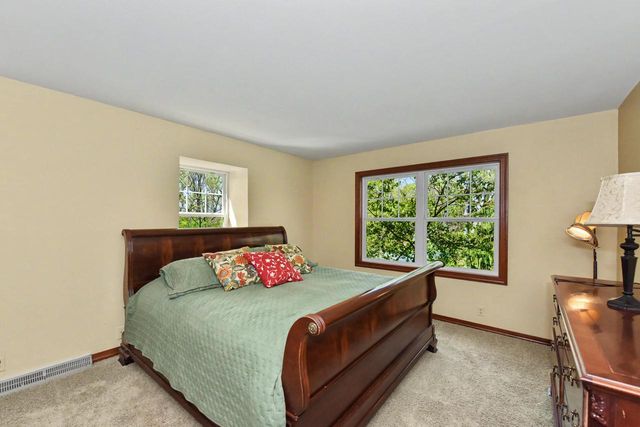 S43W34465 Forest COURT, Dousman, WI 53118
