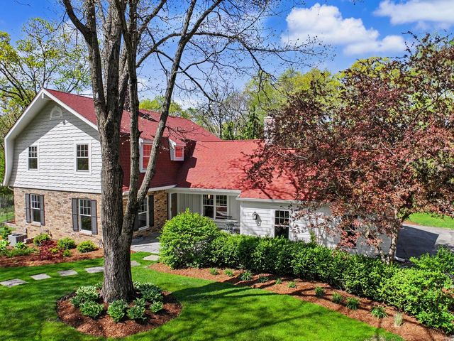 S43W34465 Forest COURT, Dousman, WI 53118