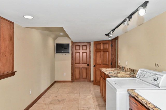 S43W34465 Forest COURT, Dousman, WI 53118