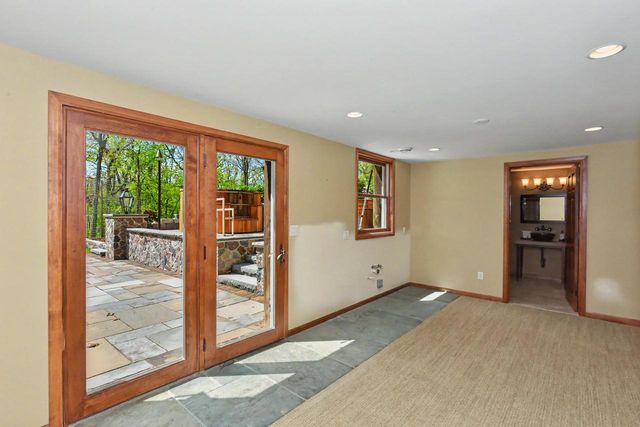 S43W34465 Forest COURT, Dousman, WI 53118