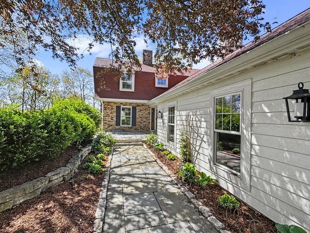 S43W34465 Forest COURT, Dousman, WI 53118