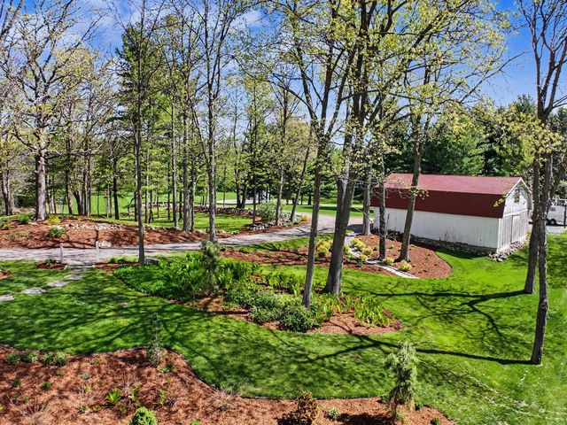 S43W34465 Forest COURT, Dousman, WI 53118